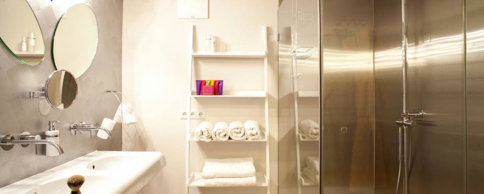 Bathroom - Tyrol Hotel