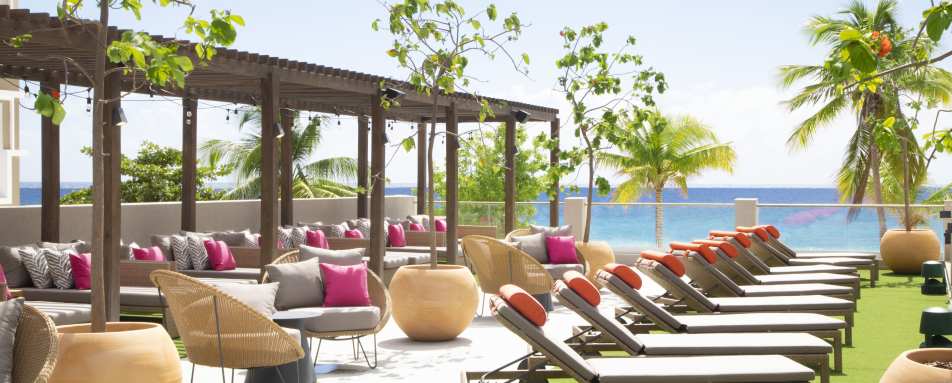 Elements roof deck- day 