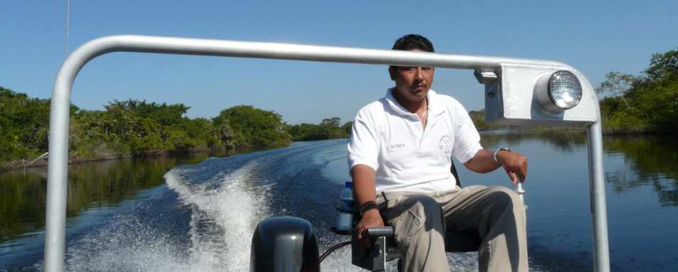 Getting to Lamanai by jetboat - Lamanai Outpost Lodge