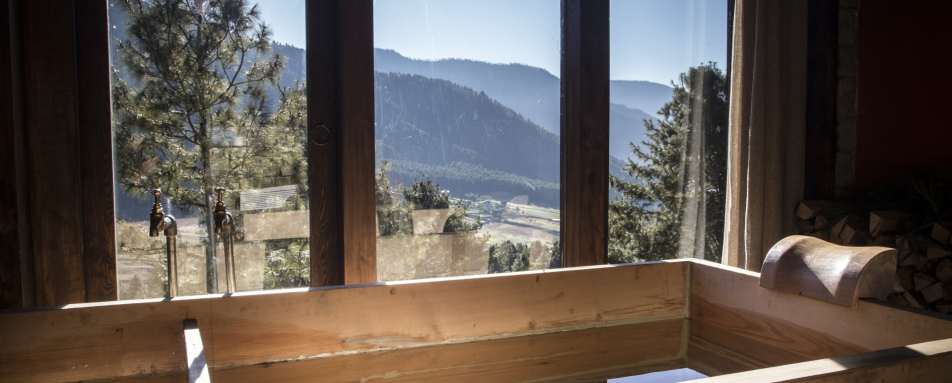 Hot Stone Bath - Gangtey Lodge