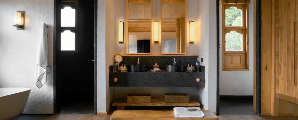 Lodge Suite Bathroom 