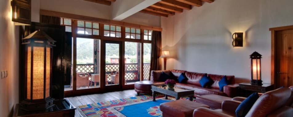 Royal Raven Suite Living Room - Zhiwa Ling