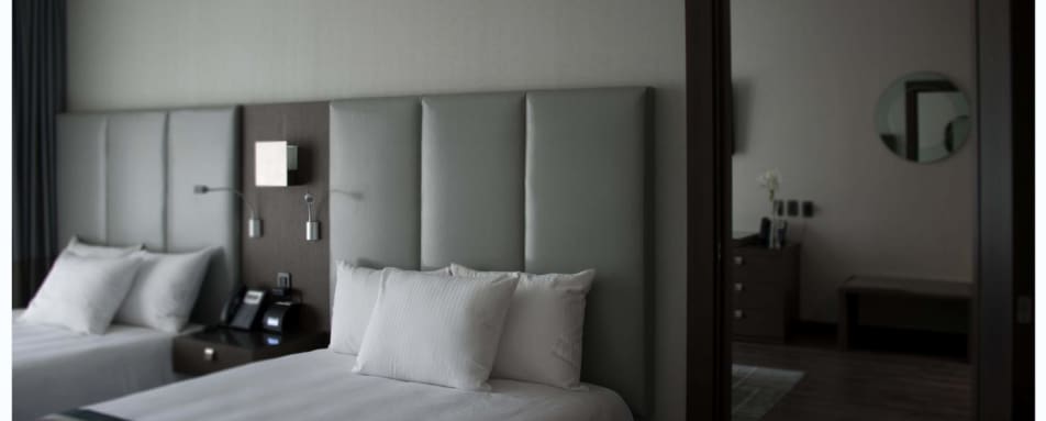 Connecting, Casa Grande Hotel