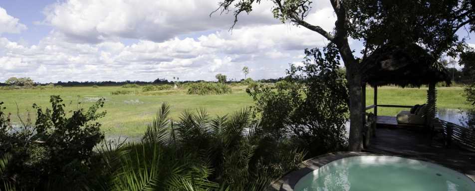 A plunge pool - Little Mombo