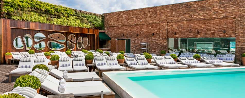 Rooftop pool and bar 