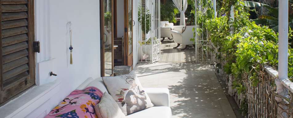 Balcony - Mama Ruisa