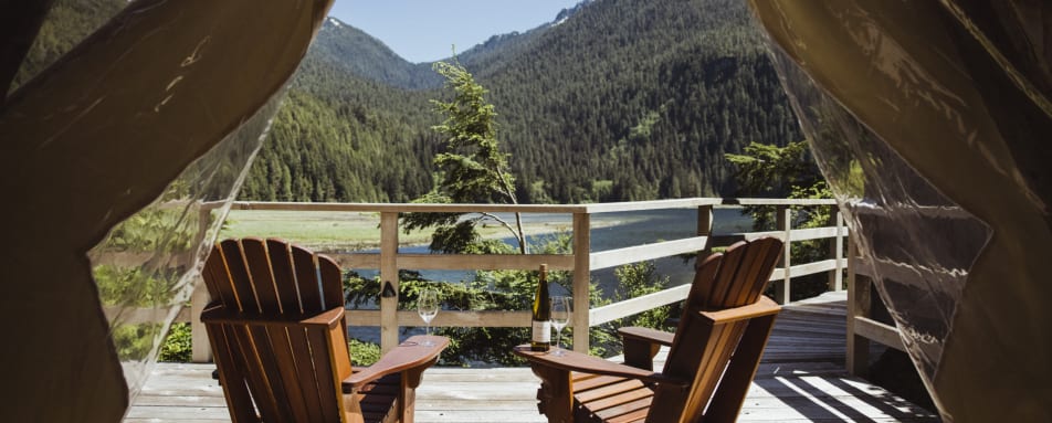 Watertfront Tent Views - Clayoquat Wilderness Lodg 