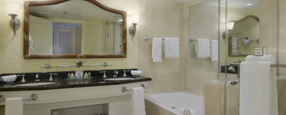 Suite bathroom - Fairmont Chateau Whistler 