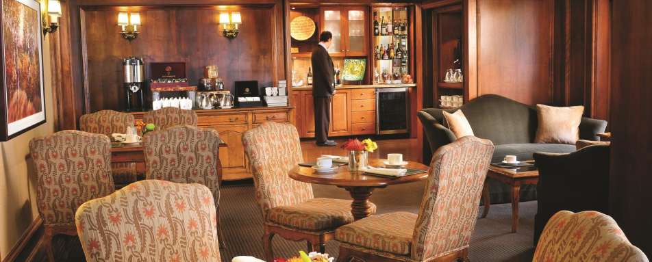 Gold Lounge - Fairmont Chateau Whistler 