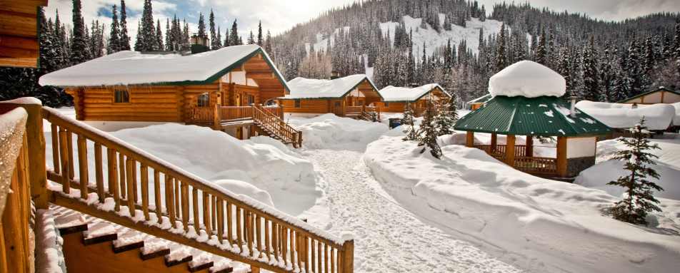 Bell 2 Lodge - Last Frontier Heliskiing 