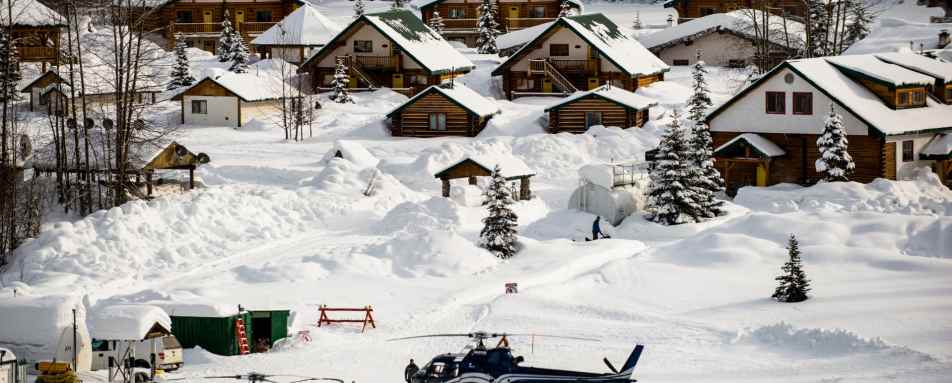 Bell 2 Lodge - Last Frontier Heliskiing 