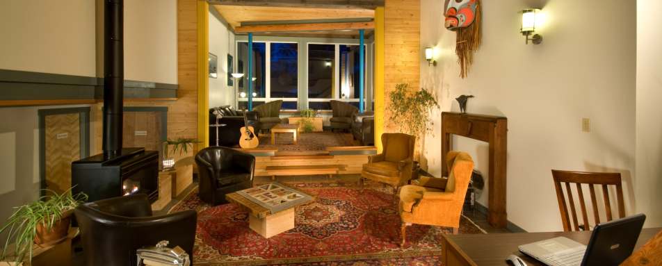 Ripley Creek Inn - Last Frontier Heliskiing 