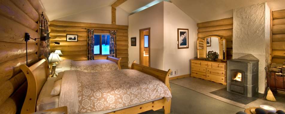 Bell 2 Lodge - Last Frontier Heliskiing 