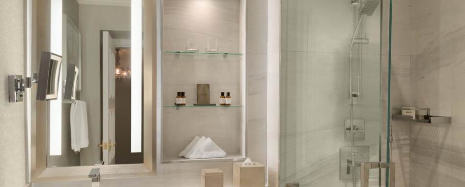 The Fairmont Empress Bathroom