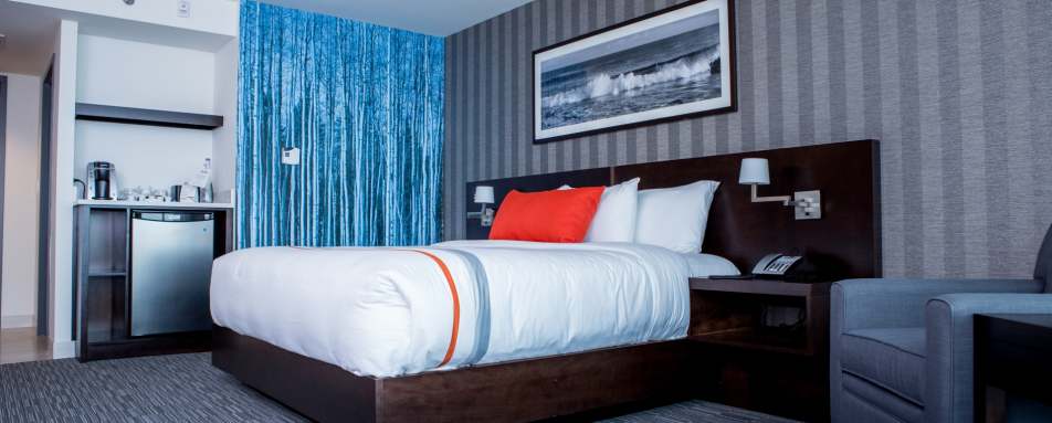 Guestroom - The Grand Winnipeg Airport Hotel