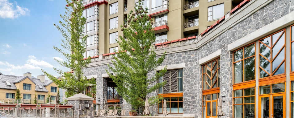 Outdoor swimming pool 