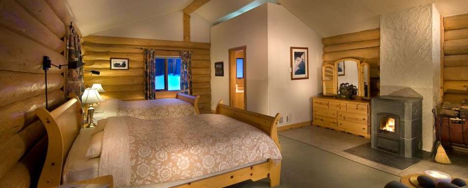 Bell 2 Lodge - Ski Canada Adventure