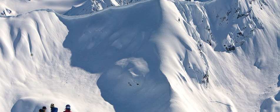 Last Frontier Heliskiing - Ski Canada Adventure
