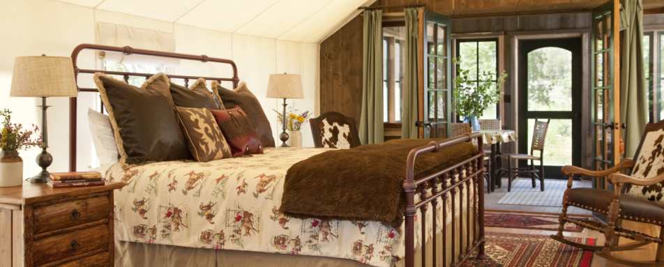 Bedroom at Rock Creek - Ultimate Western Canada an 