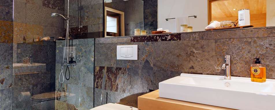 Double Room Bathroom - Hotel Vira Vira