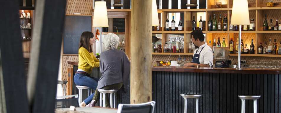 Bar - Explora Rapa Nui   