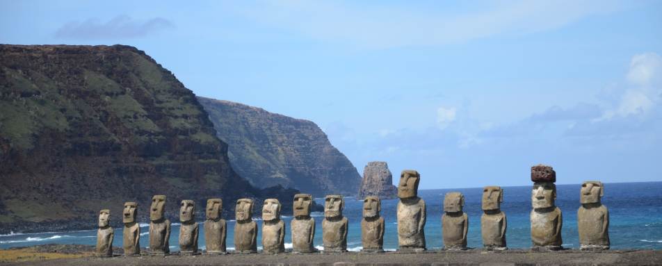 Moais - Hangaroa Eco Village & Spa