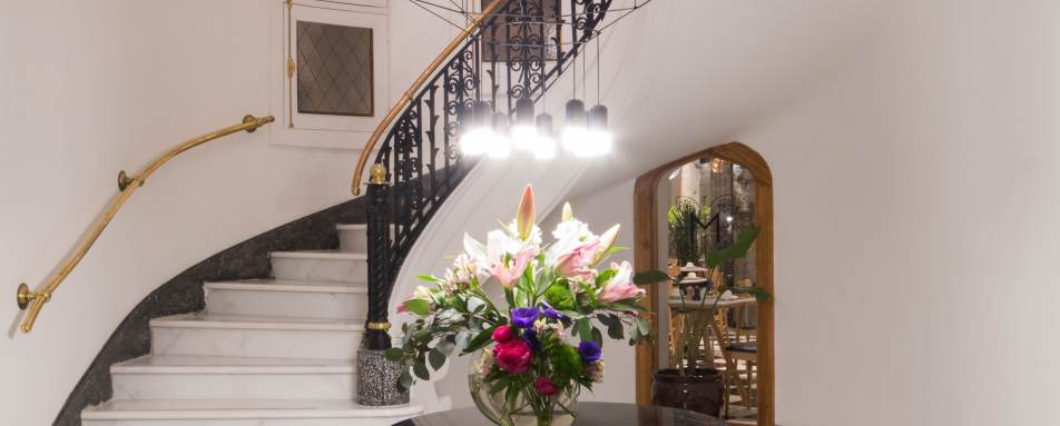 Original feature staircase - Hotel Magnolia 