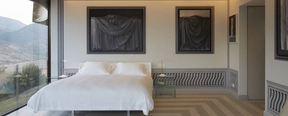 Gabler's Grisaille Suite - Vina Vik