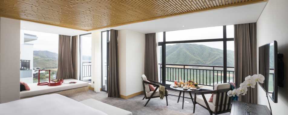 Upper Lake View Room 