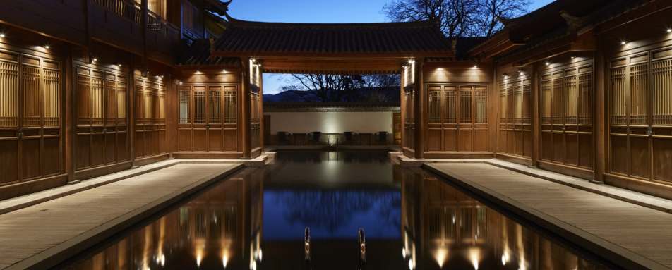 Pool by night - Amandayan 