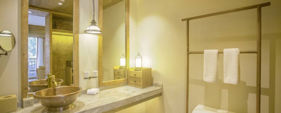 Superior Twin Room Bathroom - LUX Benzilan