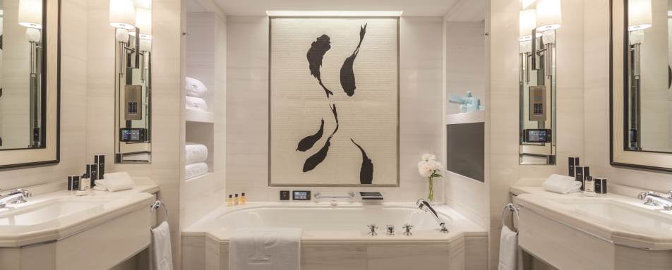 Deluxe Room Bathroom - Peninsula Beijing