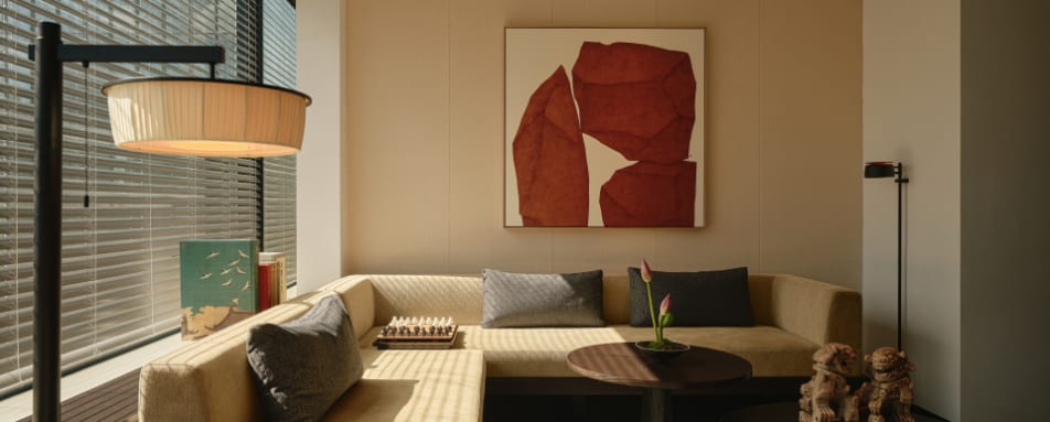 Deluxe Suite Living Room 