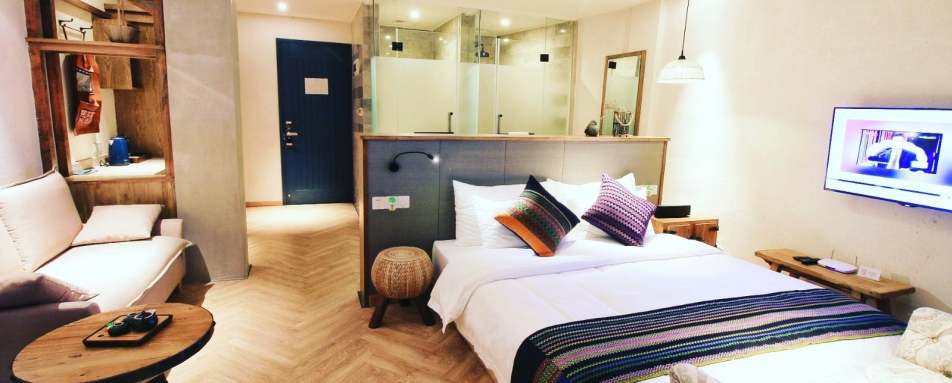 Guest Room 1 - Twelve Manor