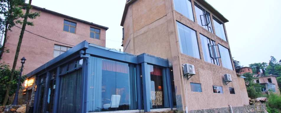 Exterior of the Hotel - Twelve Manor