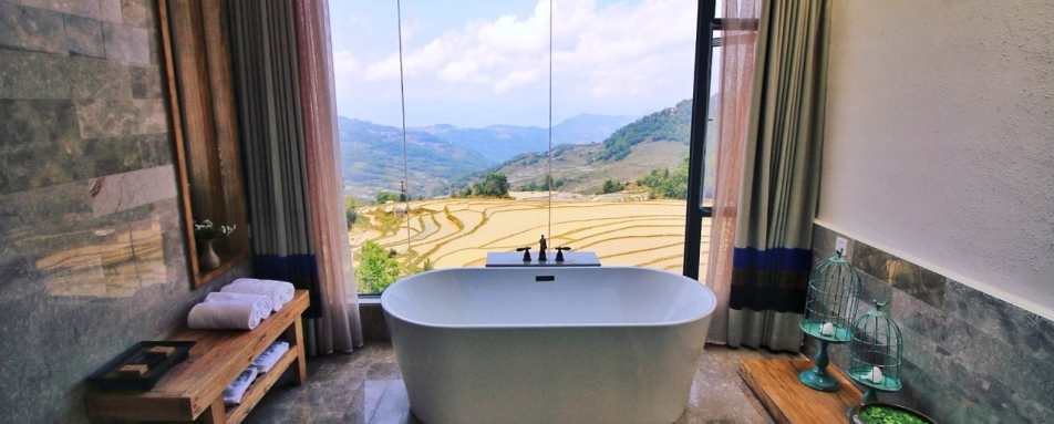 Bathroom with view - Twelve Manor
