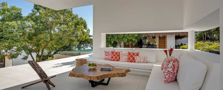 Outdoor Lounge - Casa Letty 
