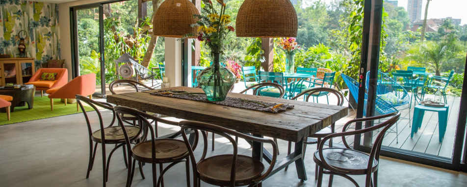 Dining area and terrace - Patio del Mundo