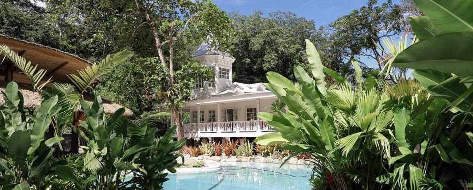 Relax by the pool - Aguas Claras 