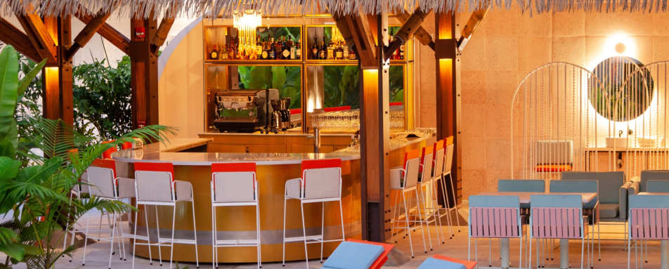 Poolside bar - Aguas Claras 