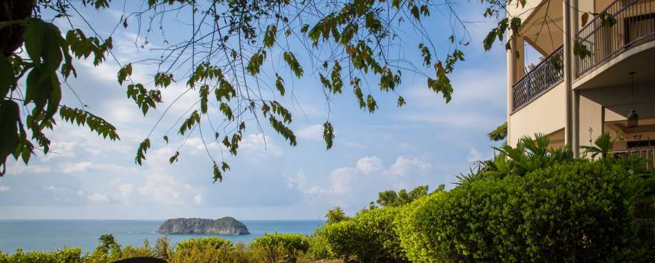 Exterior and views - Arenas del Mar