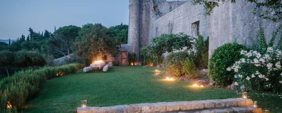 Dining in the garden - Lopud 1483 