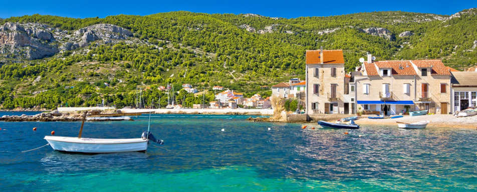 Komiza - Discover Dalmatia by private yacht