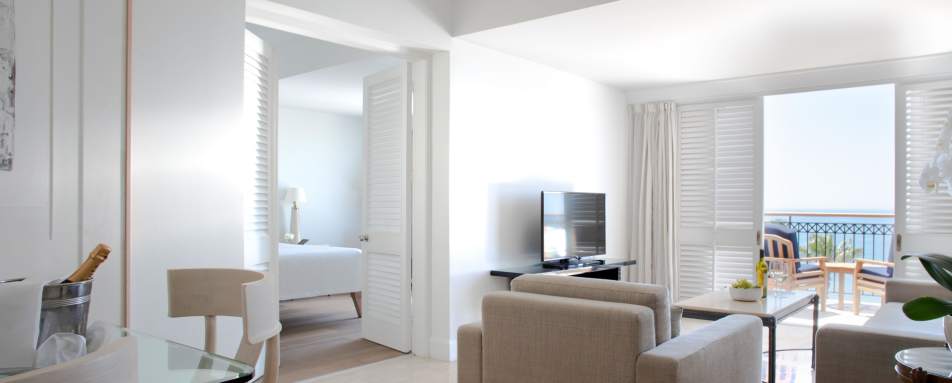 Deluxe One Bedroom Suite 