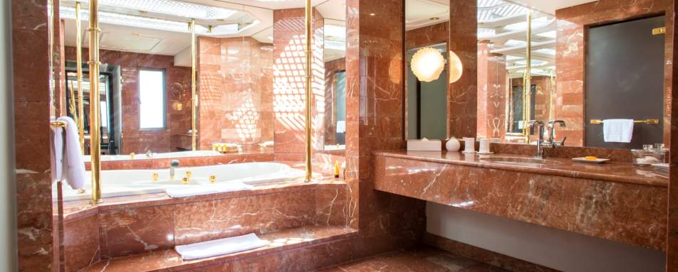 Alecos Suite Bathroom 