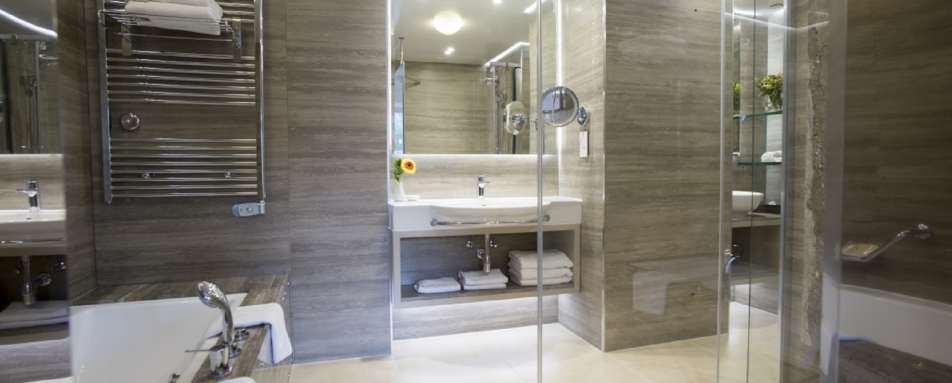 Executive Suite Bathroom - Columbia Beach Resort