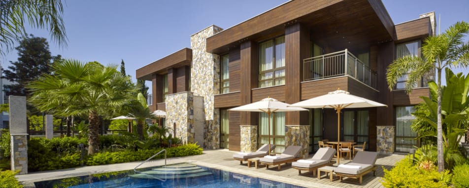  3bed Villa - Pool Day LR 