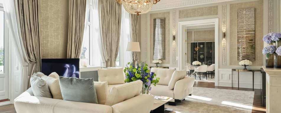 Royal Suite Living Room 