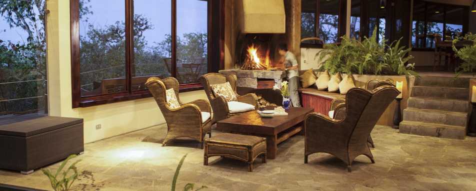 Fireplace and lounge - Galapagos Safari Camp