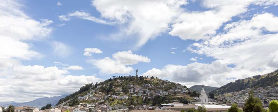 Panecillo Hill views - Illa Experience Hotel